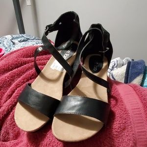 Me Too Wedge sandals